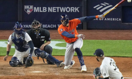 Correa conecta sencillo ante Williams en el décimo inning y los Astros superan a los Yankees 5-3