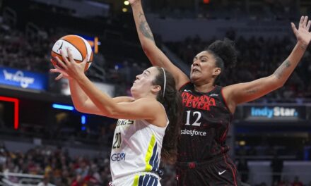 Maddy Siegrist anota 22 puntos en la victoria de Dallas ante las Fever