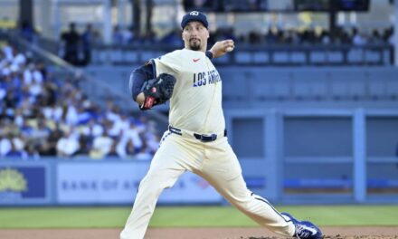 Dodgers recuperan el liderato de la División Oeste de la Liga Nacional ante los Padres cuando Snell derrotó a su ex equipo por 6-0.