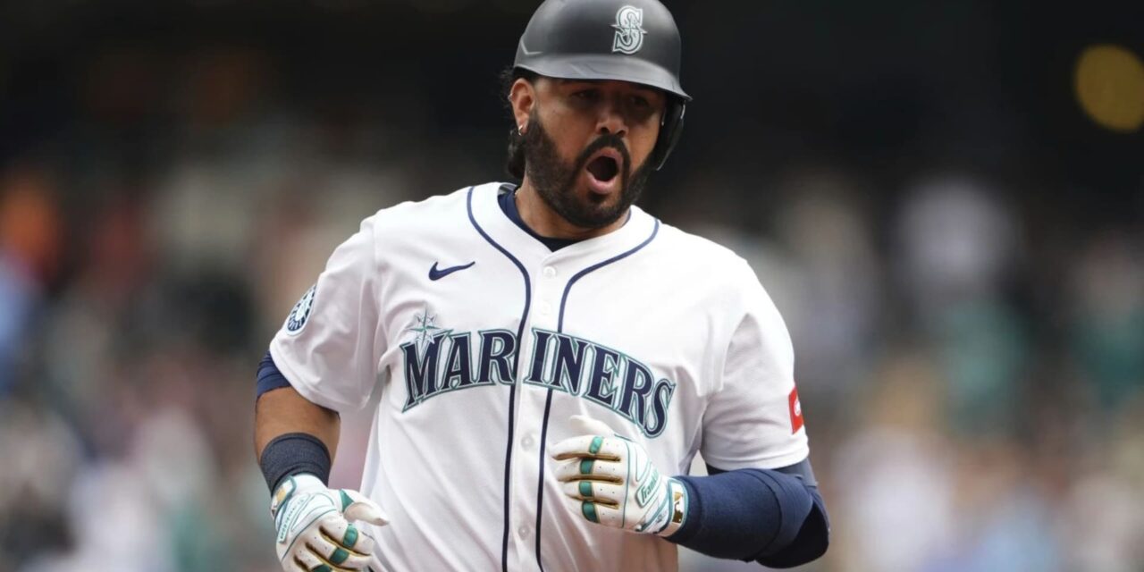 Suárez conecta jonrón de 3 carreras y Marineros superan 4-3 a Padres para ganar la serie