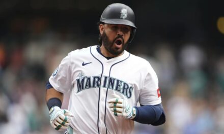 Suárez conecta jonrón de 3 carreras y Marineros superan 4-3 a Padres para ganar la serie