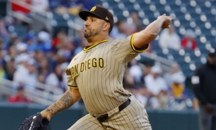 Cortés expulsado en una caótica cuarta entrada y los Mellizos superan a los Padres 7-4