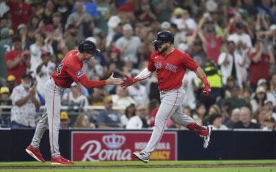 Abreu pega jonrón ante Pivetta para ayudar a los Red Sox a vencer a los Padres, 10-2