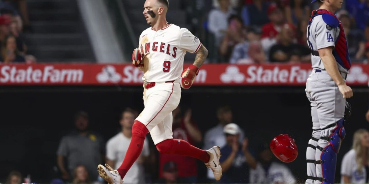 Zach Neto pega 2 jonrones en victoria 7-4 sobre los Dodgers