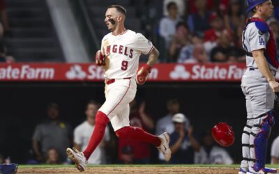 Zach Neto pega 2 jonrones en victoria 7-4 sobre los Dodgers