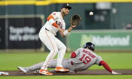 Jonrones de Bregman y Narváez impulsan victoria 14-1 de Medias Rojas sobre Astros