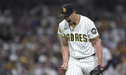 Pivetta poncha a 10 y los Padres vencen a los Gigantes 5-1