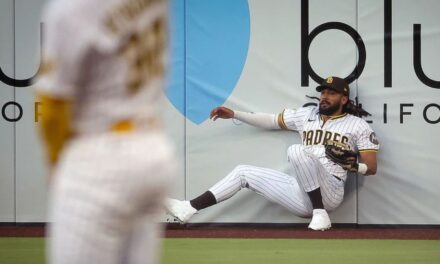 Sheets conecta 2 de los 4 jonrones de Padres, Tatis roba jonrón a Devers y Padres vencen a Gigantes