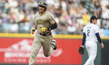 Grand slam de Laureano lleva a Padres a victoria 7-6 sobre Marineros