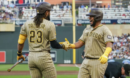 Díaz pega dos jonrones y Padres vencen a Mellizos 12-3