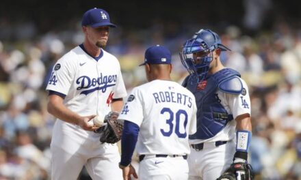 Gigantes vencen 3-1 a Dodgers con remontada en la octava ante un Blake Treinen en apuros