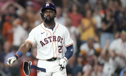 Astros remontan y ganan 8-7 a los Yankees
