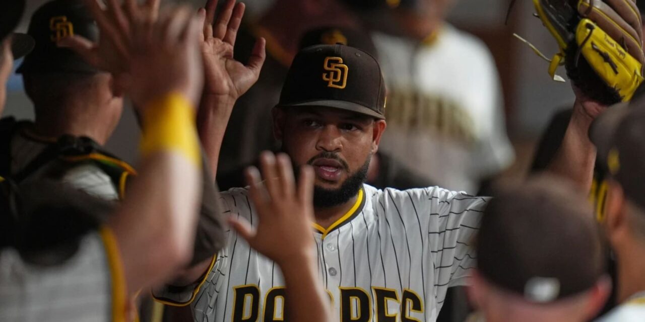 El grand slam de O’Hearn y las 7 entradas de Vásquez ayudan a los Padres a vencer a los Brewers 7-0