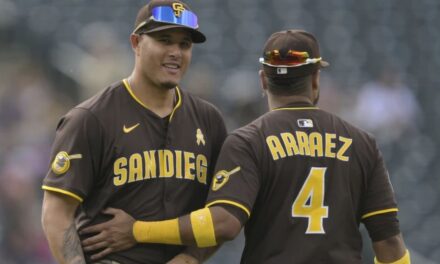 Jonrón 23 de Machado impulsa a Padres a victoria 8-1 sobre Rockies