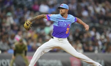 Freeland permite 2 hits, poncha a 10 en 8 entradas y Rockies vencen a Padres, 3-0