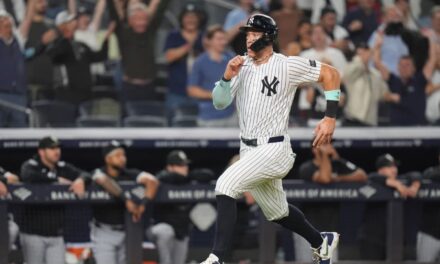 Judge llega a 50 jonrones por cuarta vez, conecta par y los Yankees empatan en el liderato del Este de la Liga Americana