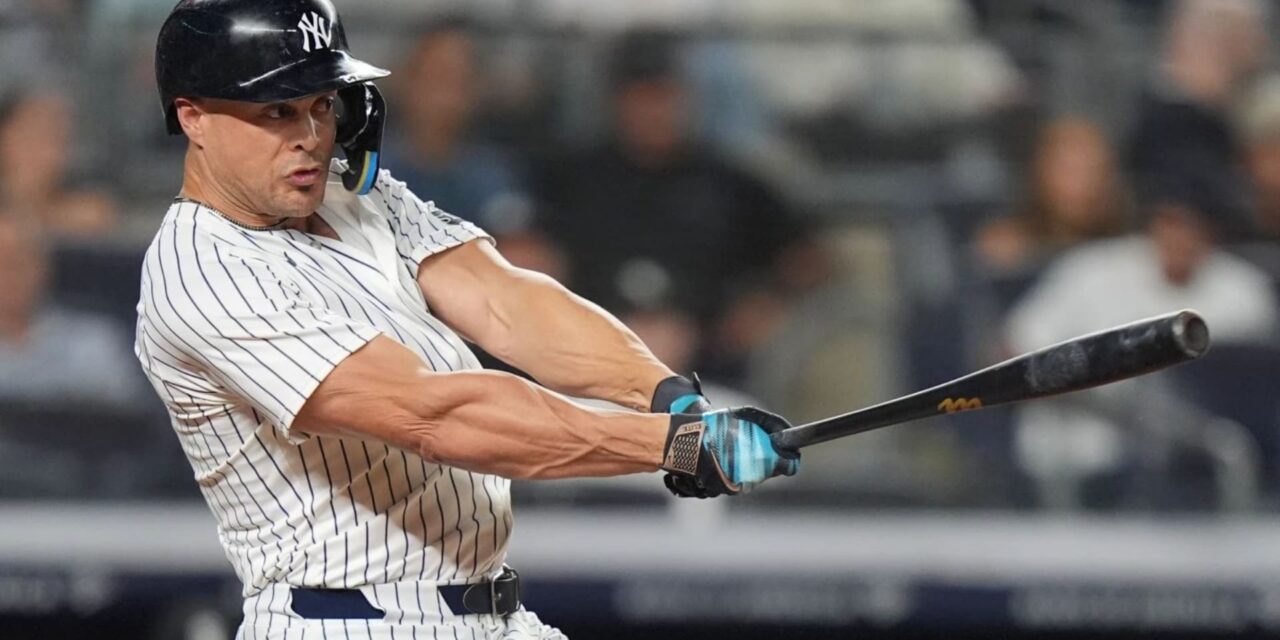 Stanton y Rodón guían a Yankees a triunfo para seguir compartiendo la punta divisional