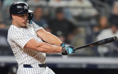 Stanton y Rodón guían a Yankees a triunfo para seguir compartiendo la punta divisional