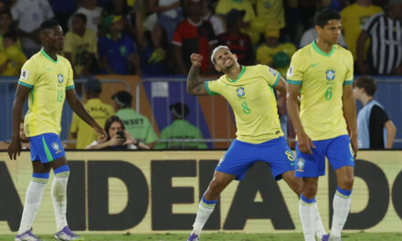 Brasil golea a Chile y asume segundo lugar en eliminatorias