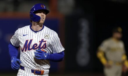 Baty lidera la oleada de poder y los Mets vencen a los Padres 8-3