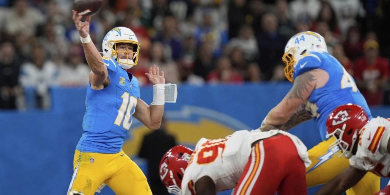 Herbert supera a Mahomes para ayudar a los Chargers a vencer a los Chiefs 27-21 en Brasil