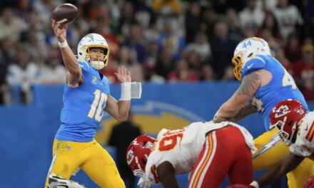 Herbert supera a Mahomes para ayudar a los Chargers a vencer a los Chiefs 27-21 en Brasil