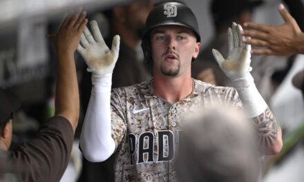 Merrill conecta jonrón de tres carreras y los Padres superan 9-6 a Moniak y los Rockies