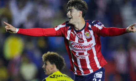 Chivas acaba con América y se queda con el Clásico