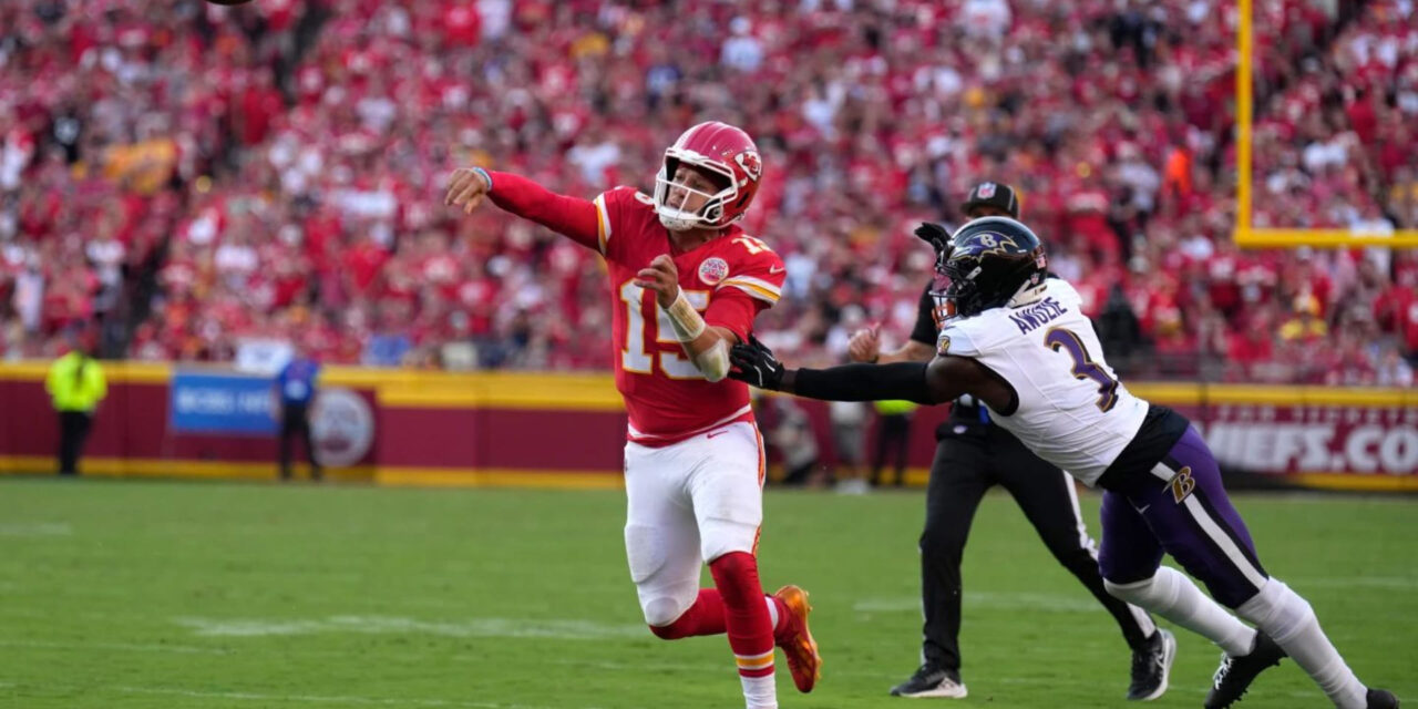 Mahomes brilla para Chiefs, Jackson se suma a lesiones en Ravens y Kansas City gana 37-20