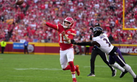 Mahomes brilla para Chiefs, Jackson se suma a lesiones en Ravens y Kansas City gana 37-20