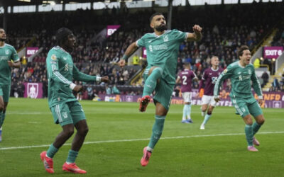 Salah anota penal tardío y preserva el inicio perfecto del Liverpool