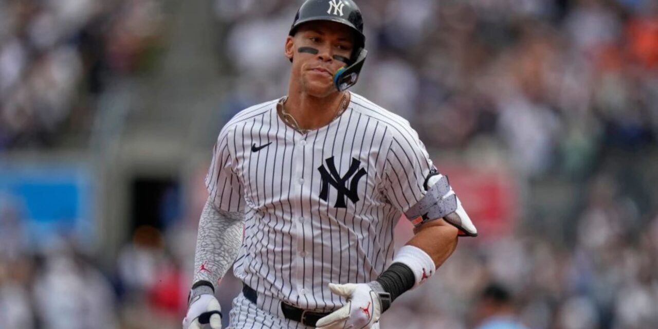 Aaron Judge conecta su 20mo jonrón en la primera entrada, el 53mo de la temporada