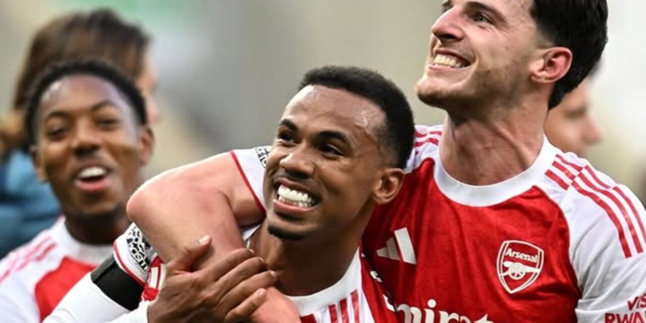 Arsenal saca triunfo ante Newcastle y se acerca al Liverpool, líder de la Liga Premier