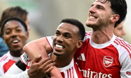 Arsenal saca triunfo ante Newcastle y se acerca al Liverpool, líder de la Liga Premier