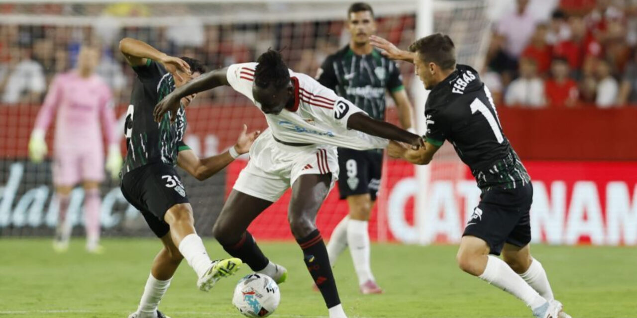 Elche empata en Sevilla y sigue invicto en La Liga