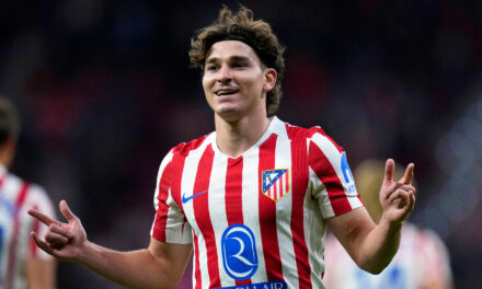 Julián Álvarez anota triplete y Atlético de Madrid supera 3-2 a Rayo Vallecano en La Liga