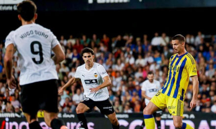 Oviedo vence 2-1 al Valencia en partido pospuesto de La Liga