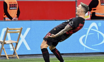 Leverkusen vence 3-1 a Frankfurt y logra su primera victoria en la Bundesliga