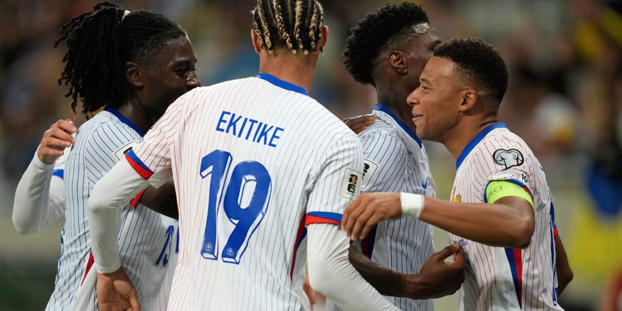 Mbappé anota y Francia vence 2-0 a Ucrania al iniciar su eliminatoria mundialista