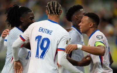 Mbappé anota y Francia vence 2-0 a Ucrania al iniciar su eliminatoria mundialista