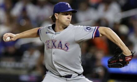DeGrom lidera a los Rangers sobre los Mets 8-3 en su regreso al Citi Field