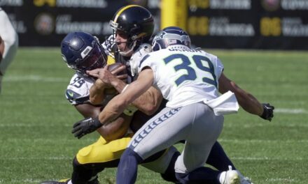 Seahawks aprovechan errores y vencen 31-17 a Steelers