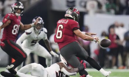 Baker Mayfield y Rachaad White impulsan a los Bucs a una victoria de 20-19 sobre los Texans