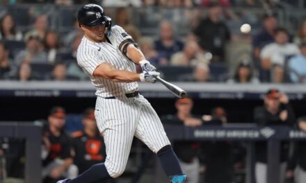 Yankees vencen a Orioles en noche de jonrones de Stanton y Judge para mantener empate con Azulejos