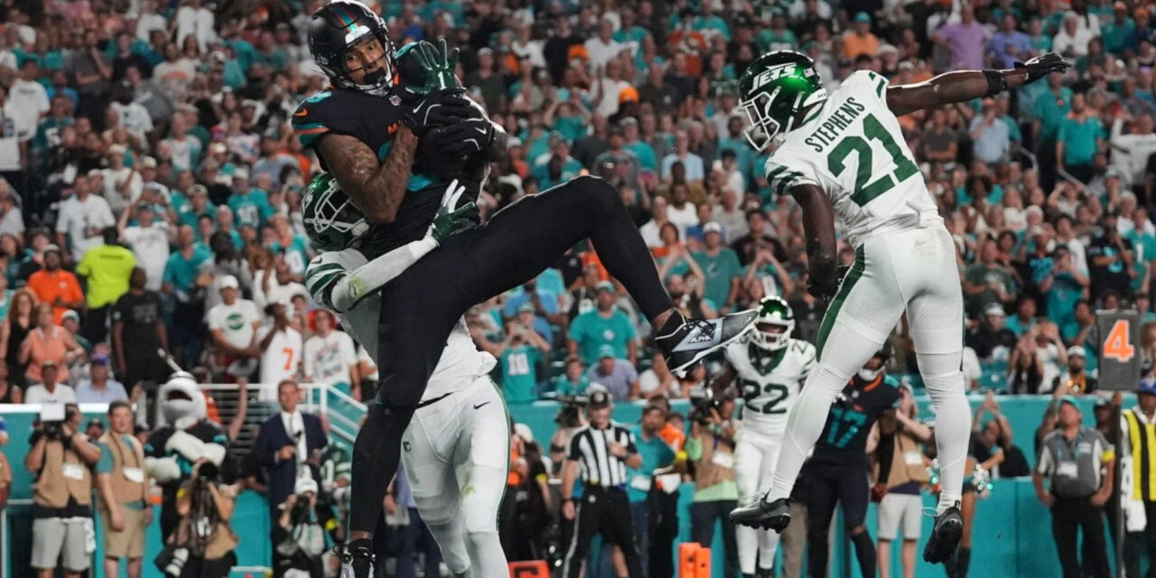 Darren Waller anota dos veces en triunfo de Dolphins 27-21 ante Jets, pero pierden a Hill por lesión