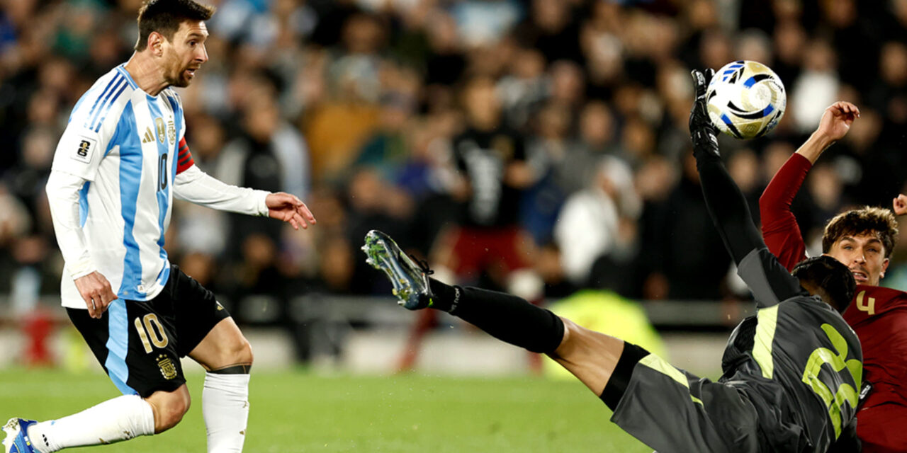 Messi se despide de Argentina con doblete en goleada sobre Venezuela