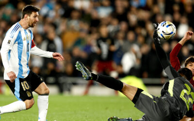 Messi se despide de Argentina con doblete en goleada sobre Venezuela