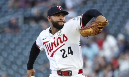 Woods Richardson poncha a 11 en victoria 7-0 de Mellizos ante Yankees