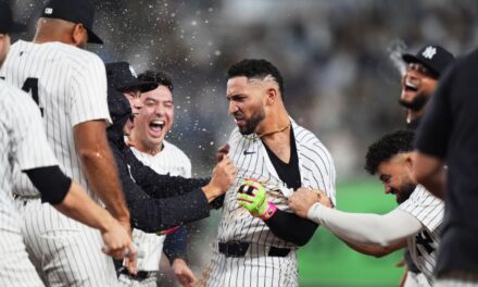 Yankees remontan 3-2 ante Medias Blancas y aseguran playoffs a uno juego de Toronto