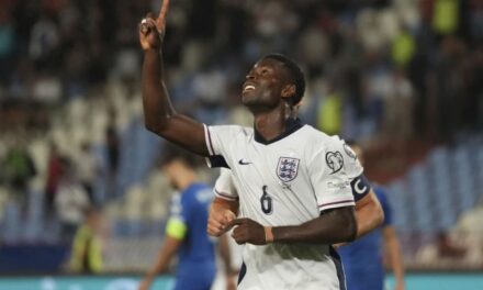 Inglaterra vapulea 5-0 a Serbia con Tuchel al mando